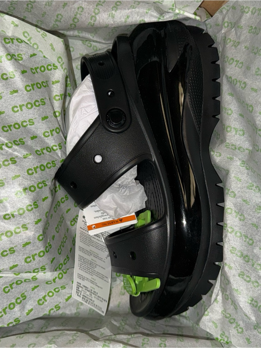 CROCS Womenโs Black Glossy Platform Sandal with Green Accent